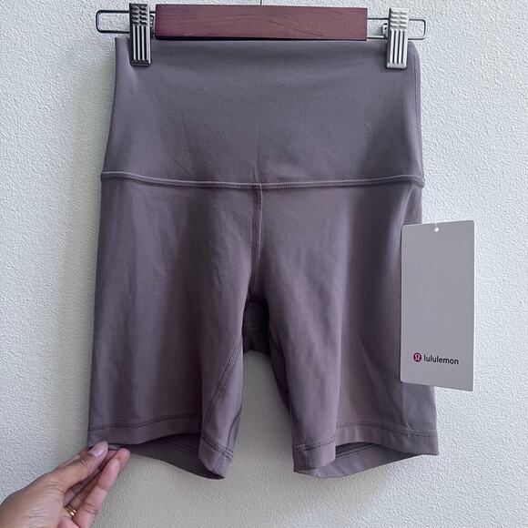 Lululemon Align High Rise Short 6" NWT Size 2 - Picture 1 of 4